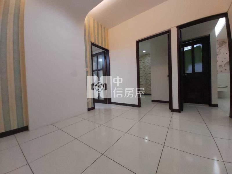 龍山國小優質三房車房屋室內格局與周邊環境