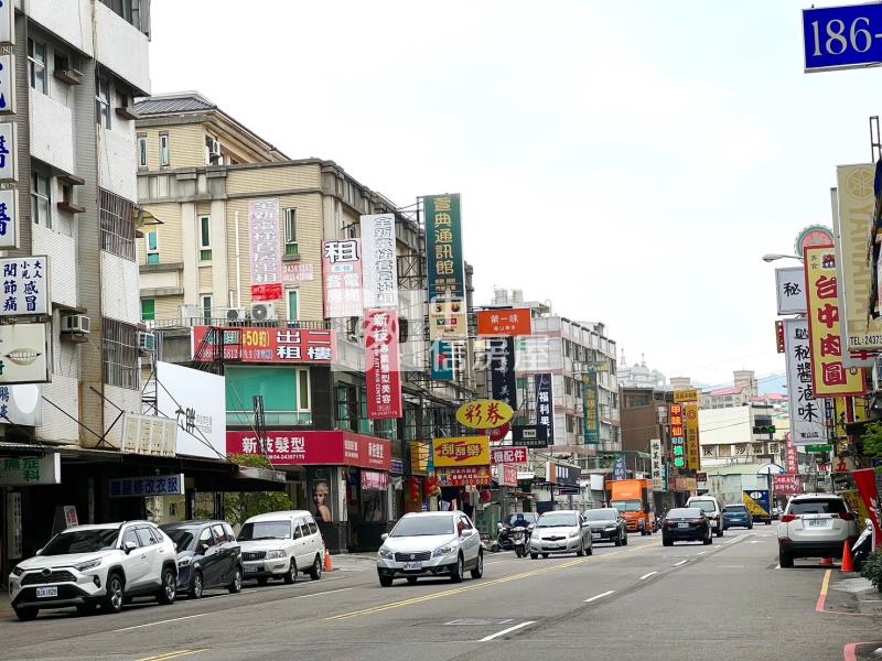 東山商圈臨路五房雙車別墅房屋室內格局與周邊環境