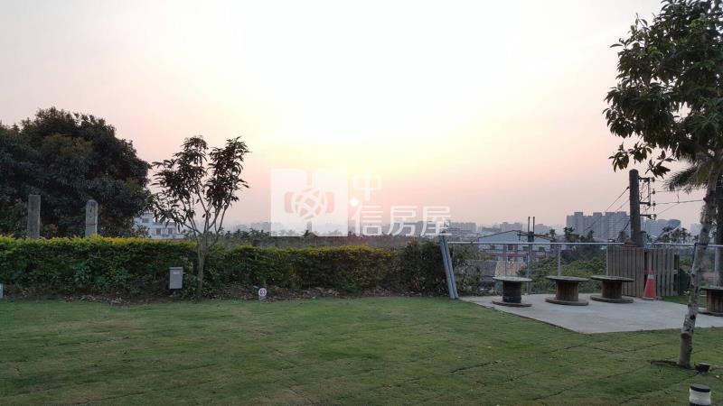 太平華盛頓景觀花園農地~有合法資材室.地平坦.8米路.車進出方便房屋室內格局與周邊環境