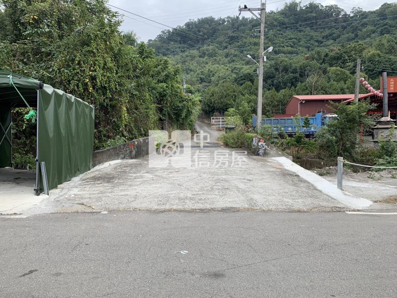 太平華盛頓景觀花園農地~有合法資材室.地平坦.8米路.車進出方便房屋室內格局與周邊環境