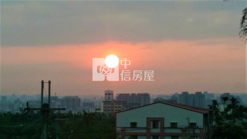 太平華盛頓景觀花園農地~有合法資材室.地平坦.8米路.車進出方便房屋室內格局與周邊環境