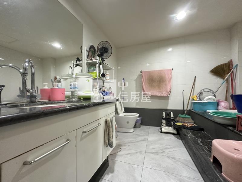 高鐵特區臨15米路輕屋齡孝親房店住房屋室內格局與周邊環境