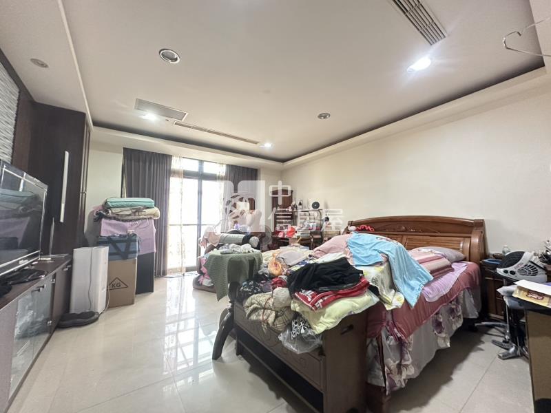 高鐵特區臨15米路輕屋齡孝親房店住房屋室內格局與周邊環境