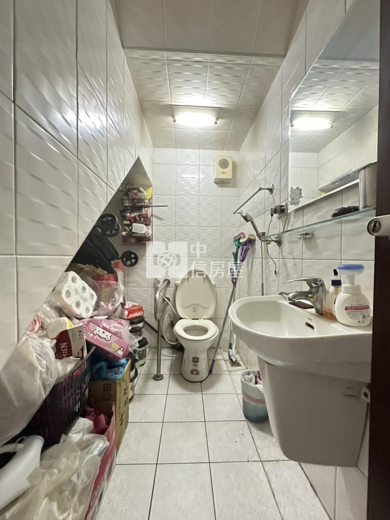 高鐵特區臨15米路輕屋齡孝親房店住房屋室內格局與周邊環境