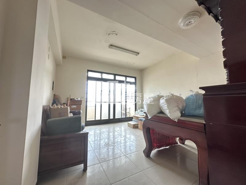 高鐵特區臨15米路輕屋齡孝親房店住房屋室內格局與周邊環境