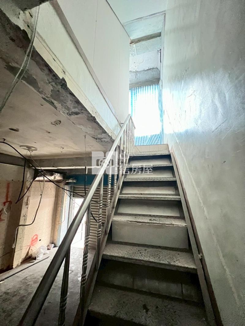 市區田寮河旁透天店面房屋室內格局與周邊環境