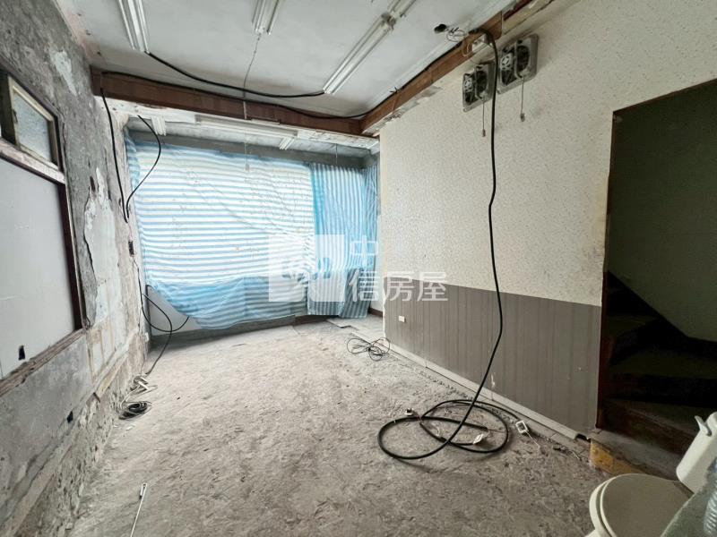 市區田寮河旁透天店面房屋室內格局與周邊環境