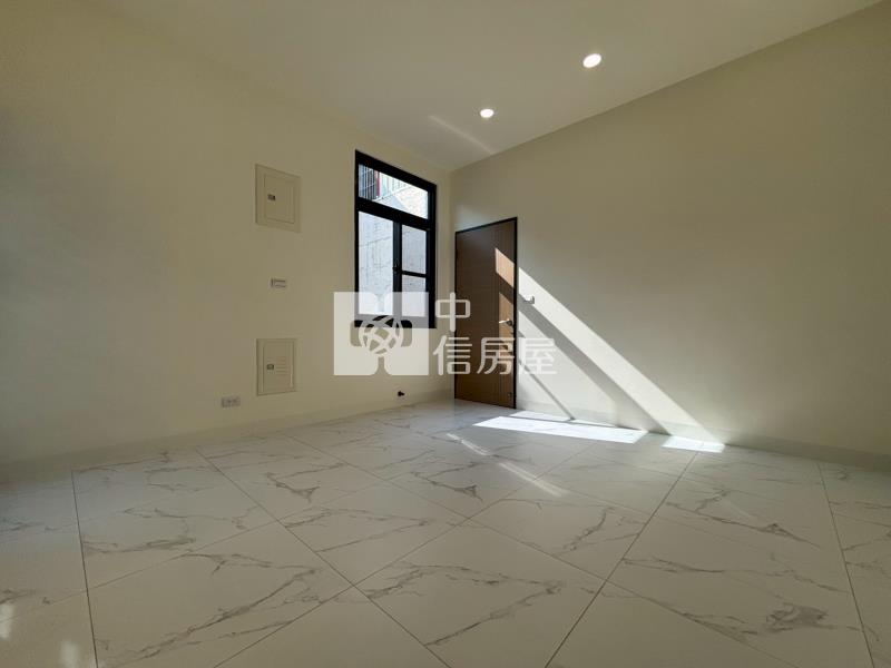 新市巷內優美整新透天房屋室內格局與周邊環境