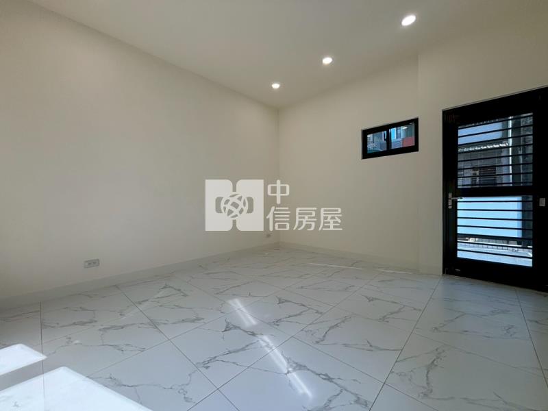 新市巷內優美整新透天房屋室內格局與周邊環境