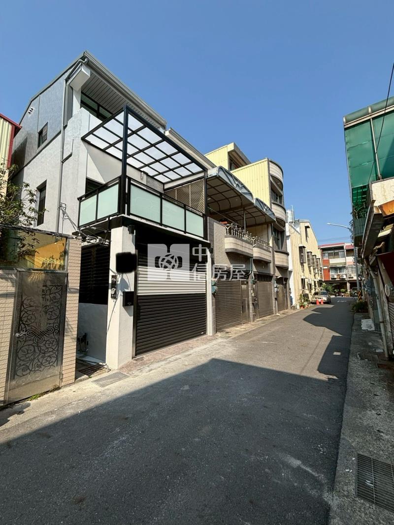 新市巷內優美整新透天房屋室內格局與周邊環境