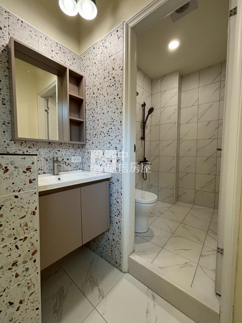 新市巷內優美整新透天房屋室內格局與周邊環境