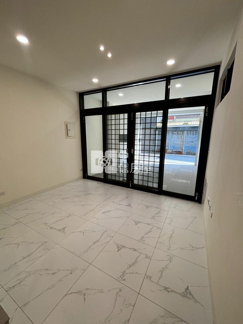 新市巷內優美整新透天房屋室內格局與周邊環境