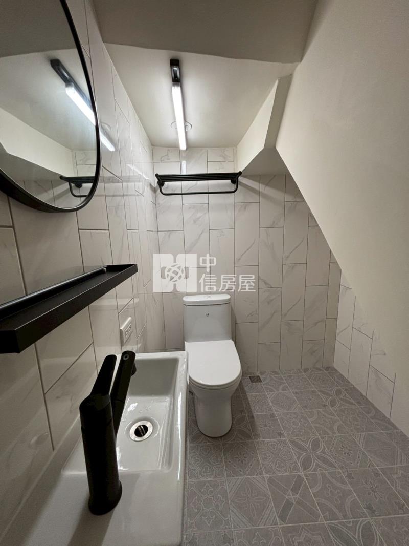 新市巷內優美整新透天房屋室內格局與周邊環境