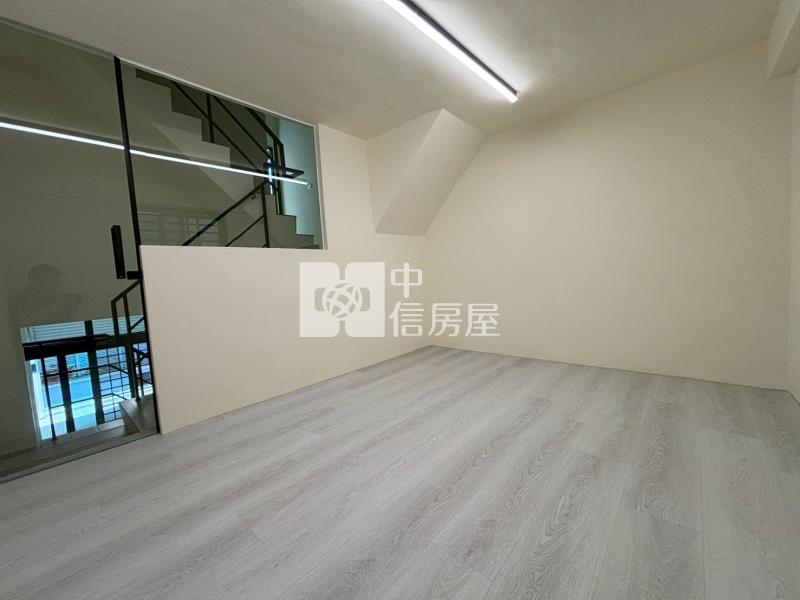 新市巷內優美整新透天房屋室內格局與周邊環境