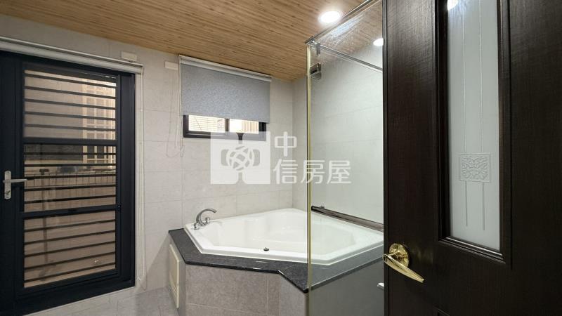 美麗光年二期-雙車庫孝親透天房屋室內格局與周邊環境