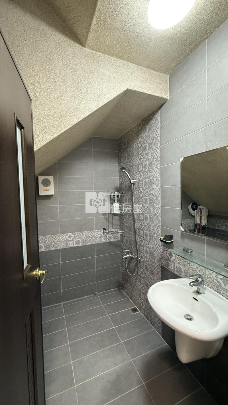 美麗光年二期-雙車庫孝親透天房屋室內格局與周邊環境