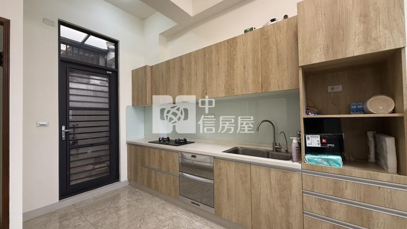 美麗光年二期-雙車庫孝親透天房屋室內格局與周邊環境