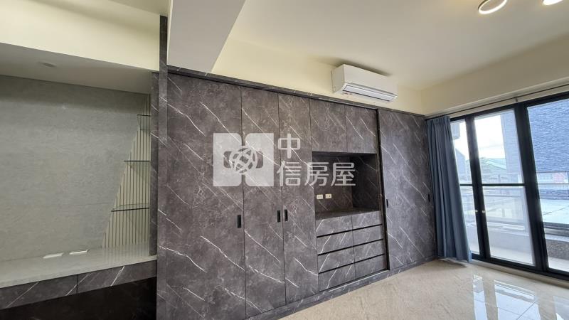 美麗光年二期-雙車庫孝親透天房屋室內格局與周邊環境