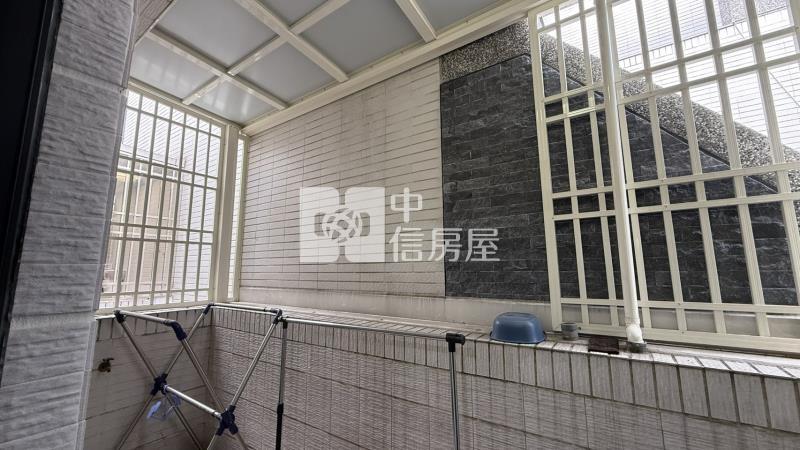 美麗光年二期-雙車庫孝親透天房屋室內格局與周邊環境