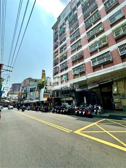 逢甲商圈收租三套房房屋室內格局與周邊環境