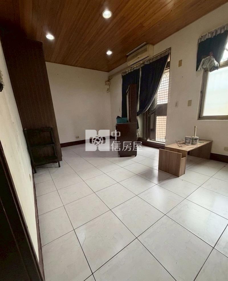 高原交流道旁稀有5房別墅房屋室內格局與周邊環境