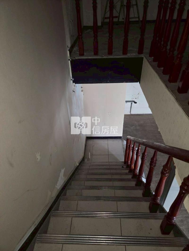 SOGO百貨雙店面+車位房屋室內格局與周邊環境