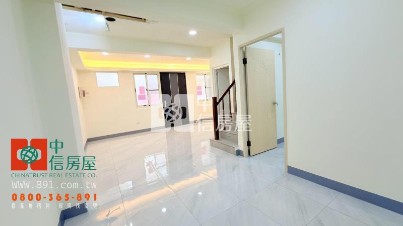 民雄金世界車庫別墅房屋室內格局與周邊環境