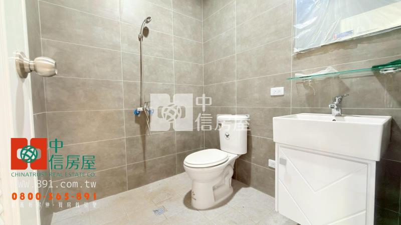 民雄金世界車庫別墅房屋室內格局與周邊環境