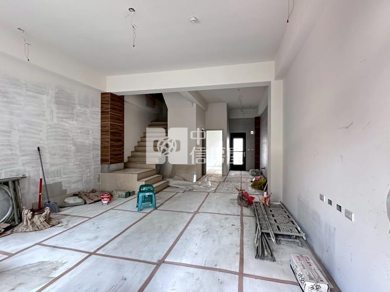 市區全新朝南孝親別墅房屋室內格局與周邊環境