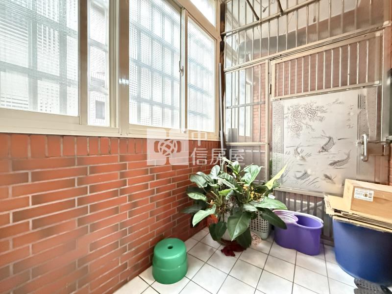 近青埔免裝潢溫馨四房透天別墅房屋室內格局與周邊環境