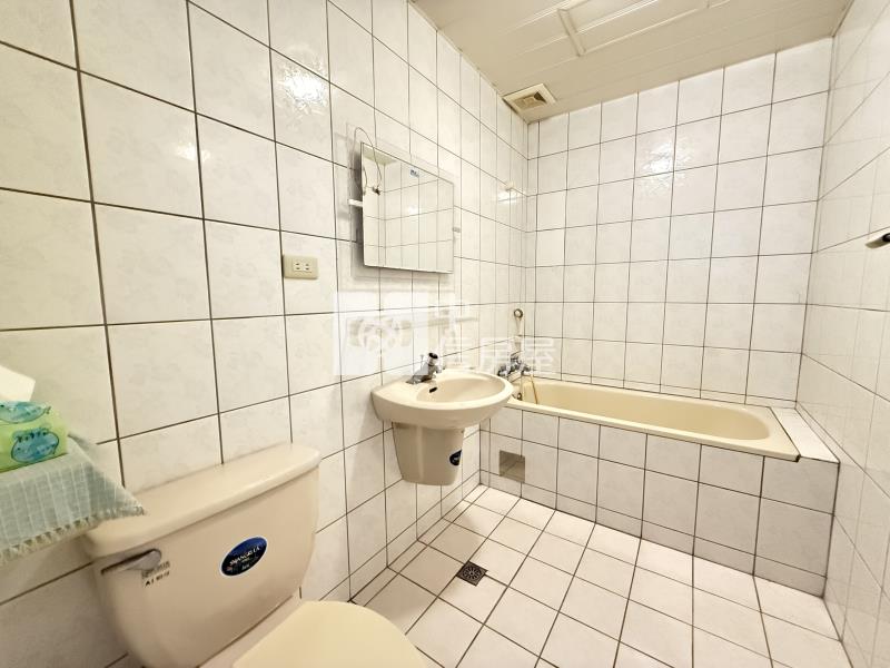 近青埔免裝潢溫馨四房透天別墅房屋室內格局與周邊環境