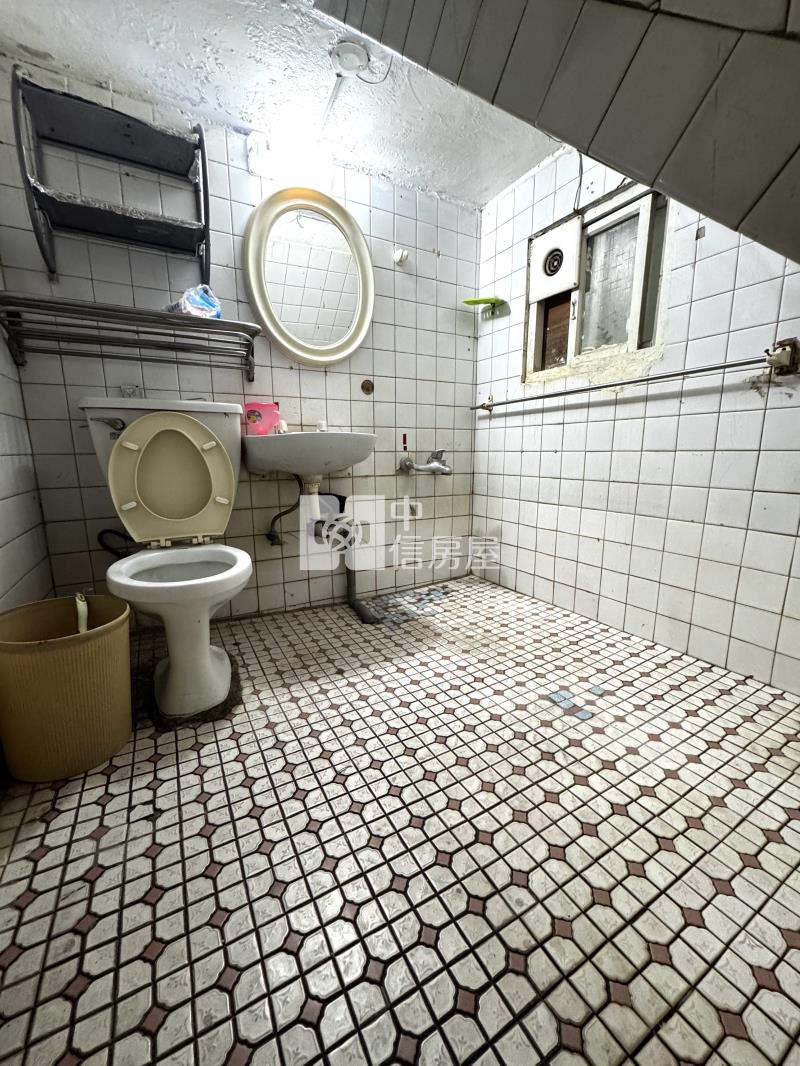 東區樂業活路透天房屋室內格局與周邊環境