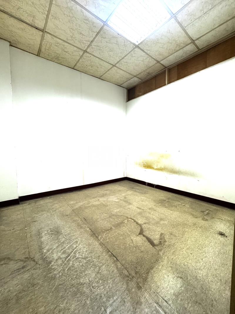 東區樂業活路透天房屋室內格局與周邊環境