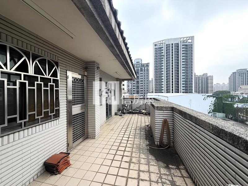 正11期帝王朝南兩戶大面寬透天房屋室內格局與周邊環境