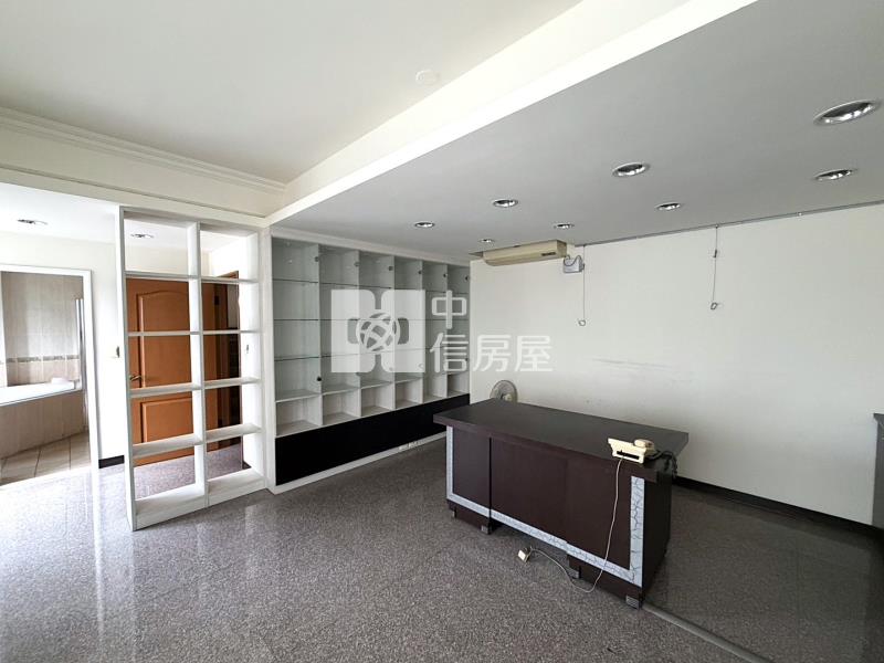 正11期帝王朝南兩戶大面寬透天房屋室內格局與周邊環境