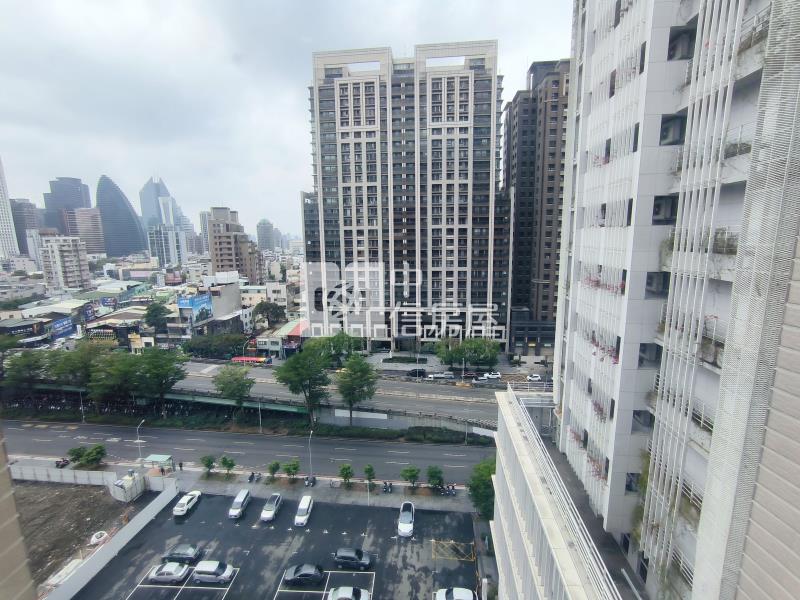 逢甲DUA夢想特區高樓層2房附車位房屋室內格局與周邊環境