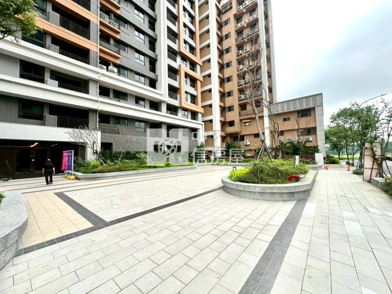 【神馬】【A18站前廣場】【全新大兩房雙衛平車】房屋室內格局與周邊環境