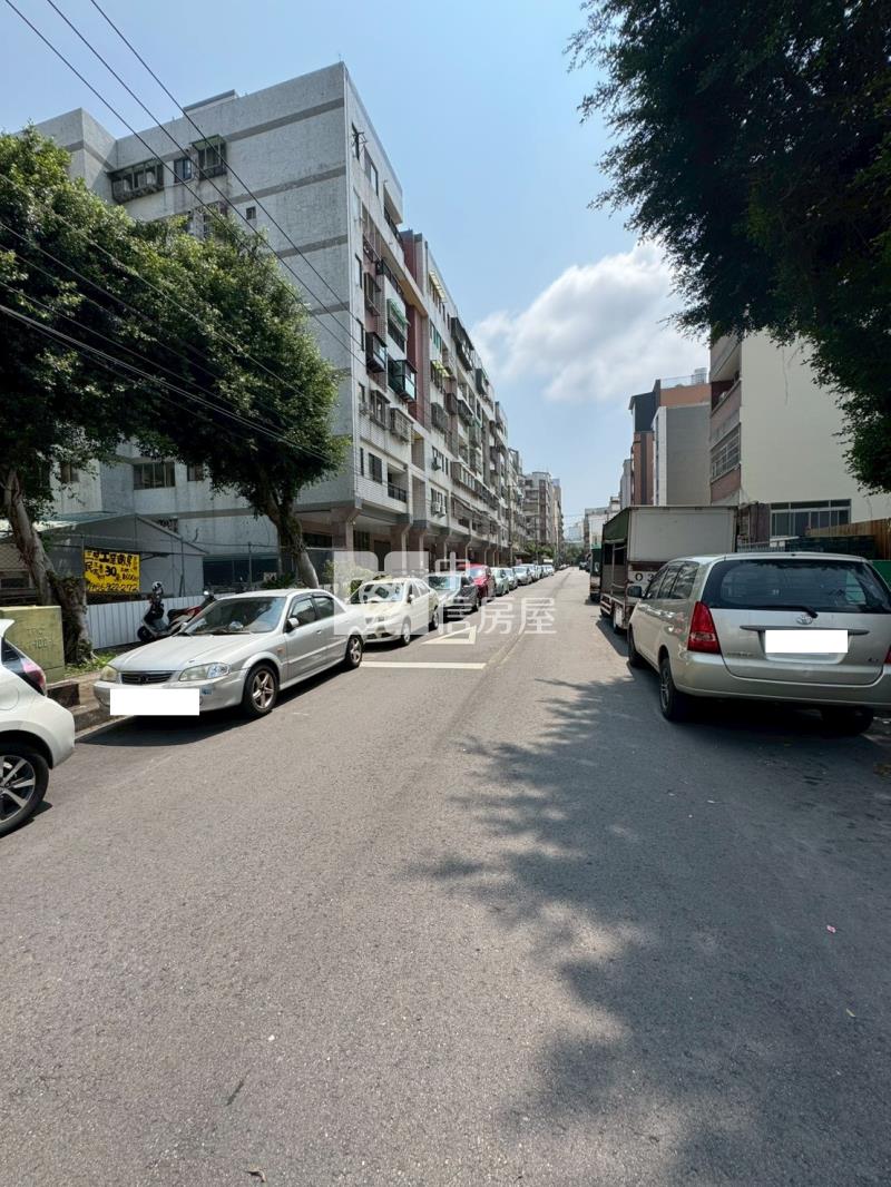 西屯東海稀有角地房屋室內格局與周邊環境