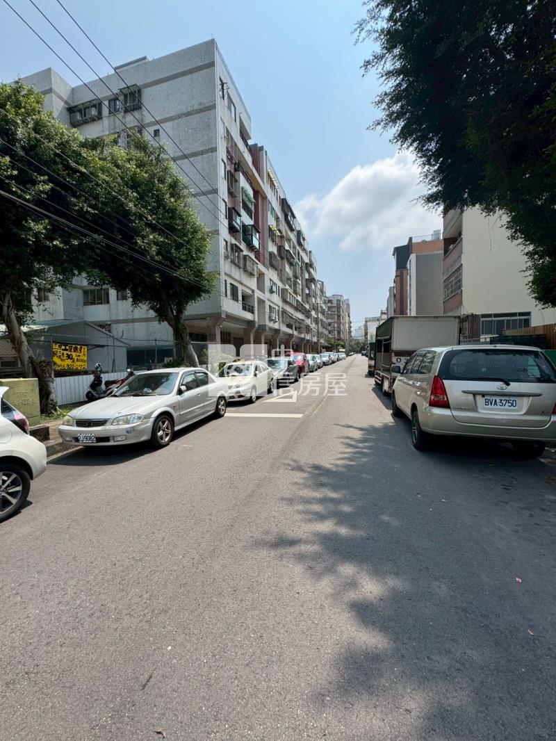 西屯東海稀有角地房屋室內格局與周邊環境