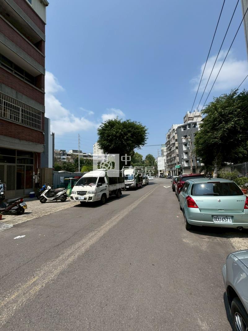 西屯東海稀有角地房屋室內格局與周邊環境