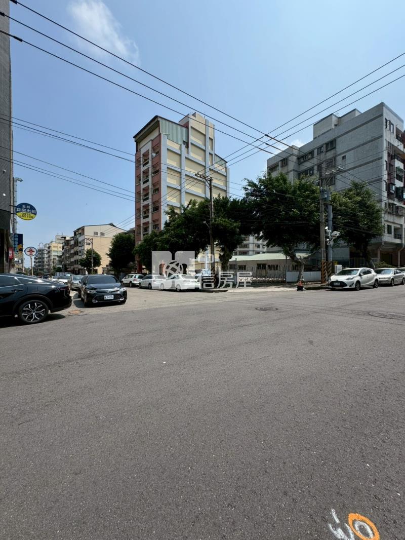 西屯東海稀有角地房屋室內格局與周邊環境