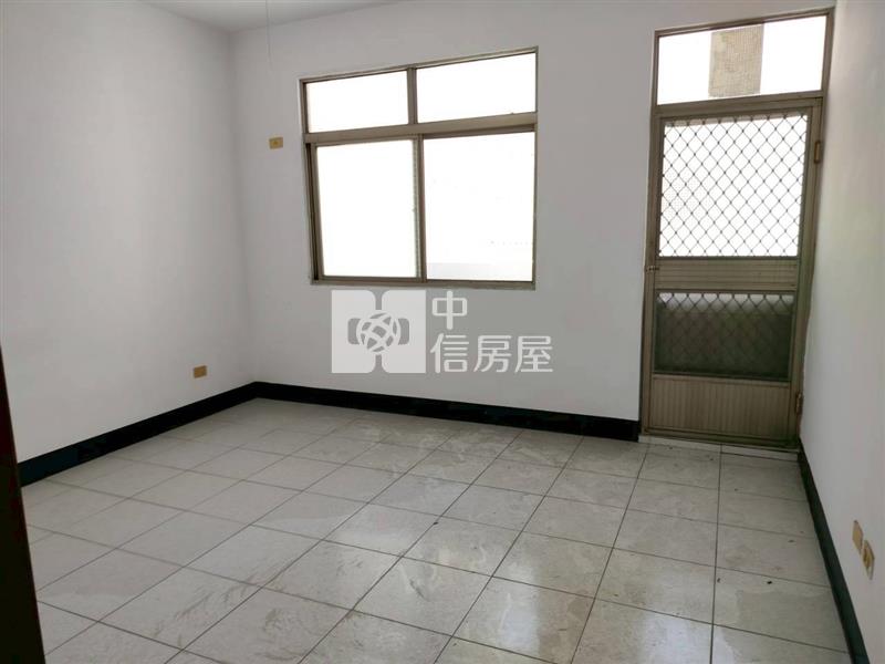 林園臨路透天房屋室內格局與周邊環境