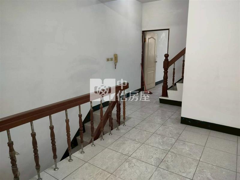 林園臨路透天房屋室內格局與周邊環境