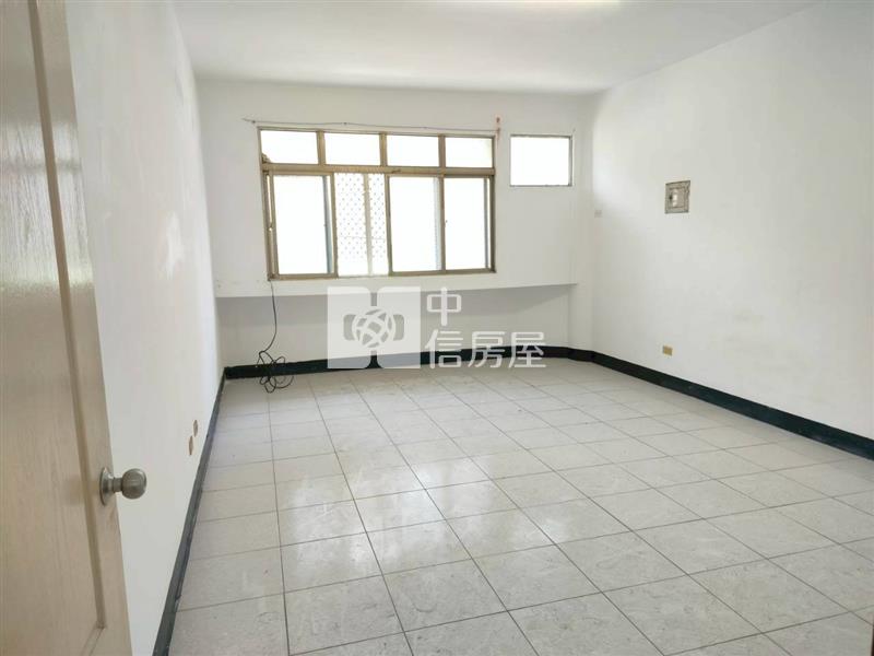 林園臨路透天房屋室內格局與周邊環境