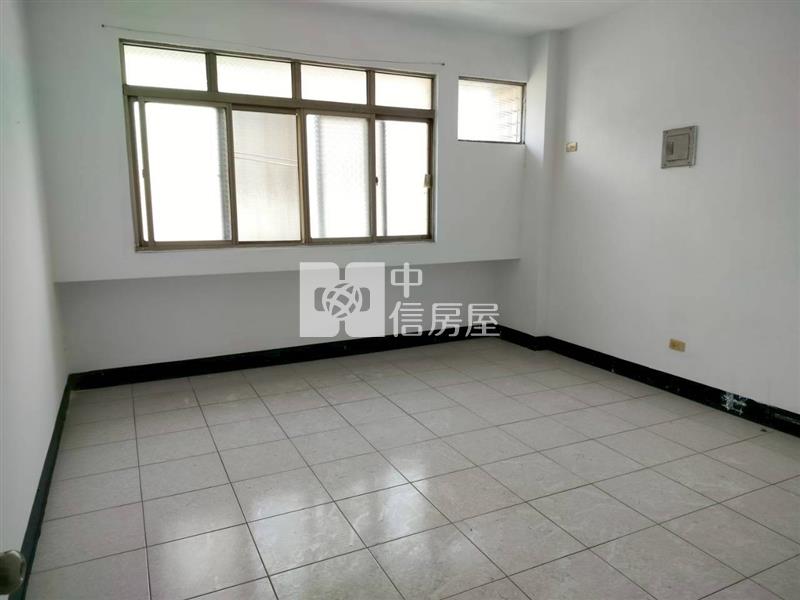 林園臨路透天房屋室內格局與周邊環境