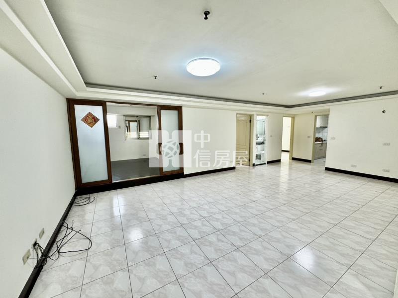 楊梅楊光國中小.交流道.整新四房車房屋室內格局與周邊環境