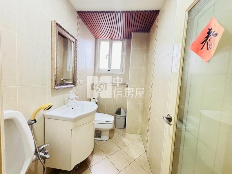 新橫濱商圈旁電梯大戶四房+車位房屋室內格局與周邊環境