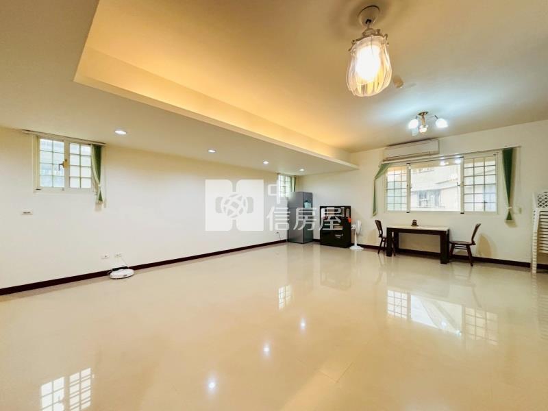 新橫濱商圈旁電梯大戶四房+車位房屋室內格局與周邊環境