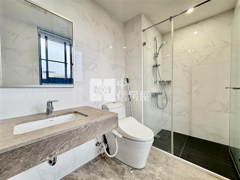 君大院 頂樓帝王戶連號雙平車房屋室內格局與周邊環境