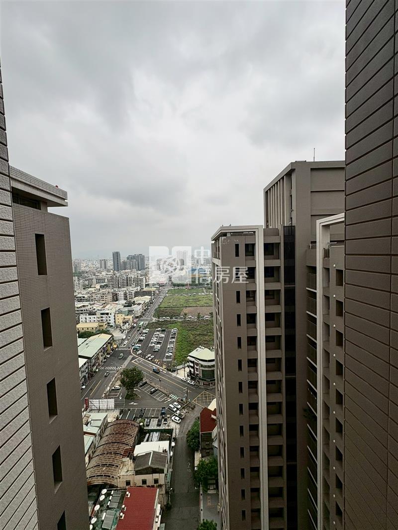 君大院 頂樓帝王戶連號雙平車房屋室內格局與周邊環境